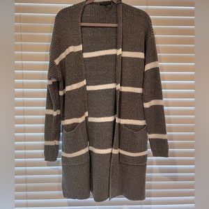 Super comfy grey and white sweater